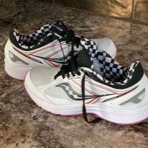 Saucony Cohesion size 8